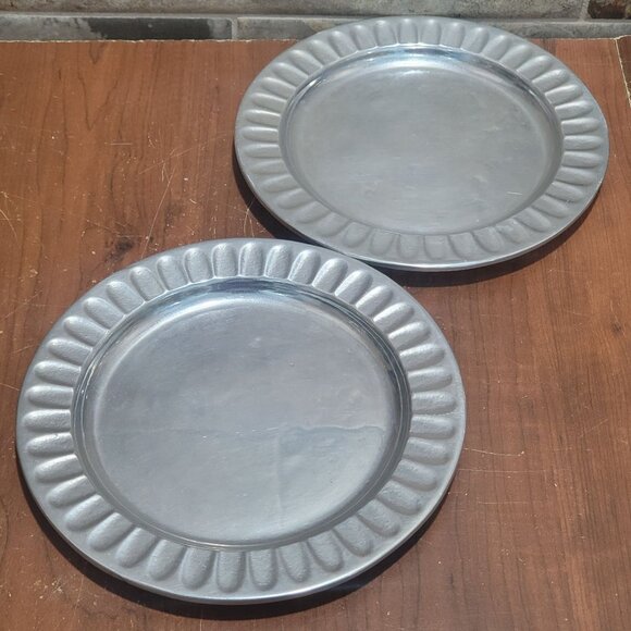 Two Vintage Wilton Armetale Plates Fluted Edges - Picture 6 of 12